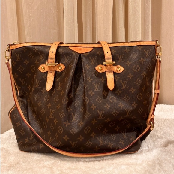 COPY - 💯% EXTRA LARGE Authentic Louis Vuitton Palermo Crossbody GM Bag✨ - Picture 3 of 6